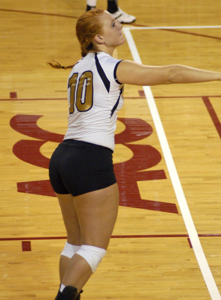 Волейболистка с большой попой