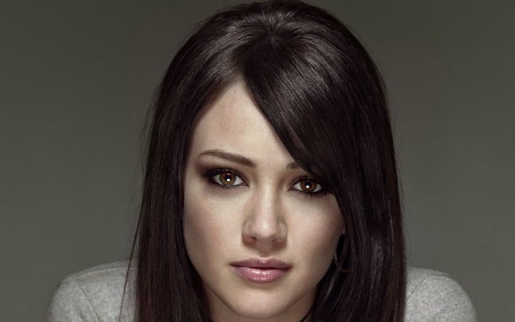 Хилари Дафф брюнетка