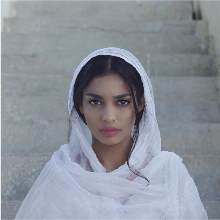 Арабская внешность девушки