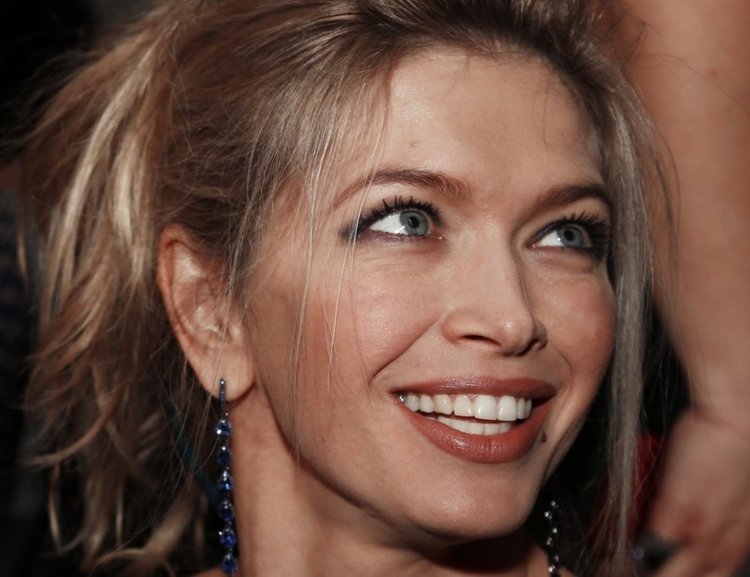 Вера Брежнева 2002 зубы