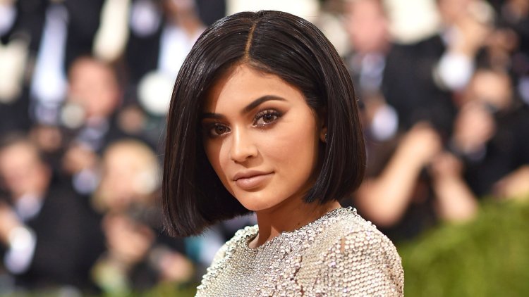 Кайли Дженнер стрижка каре