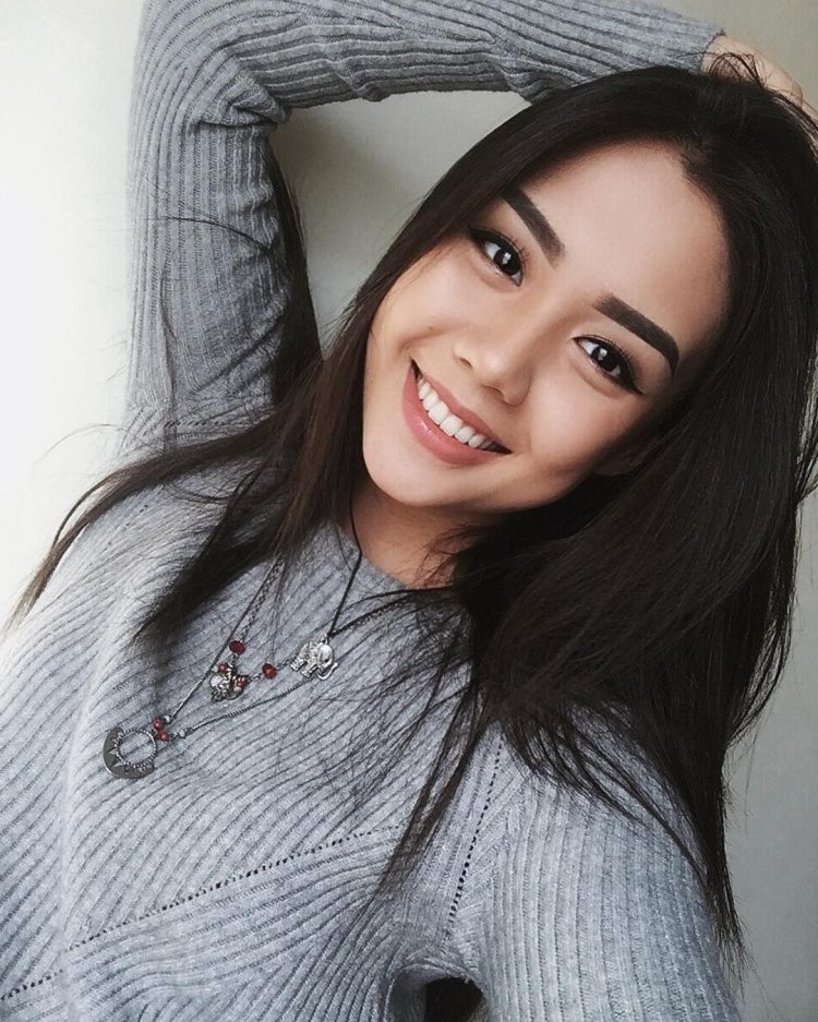 Айжан Асемова мейкап