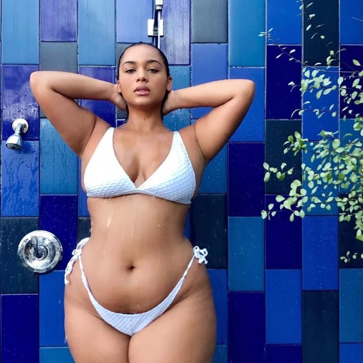 Холли Луа модель плюс сайз