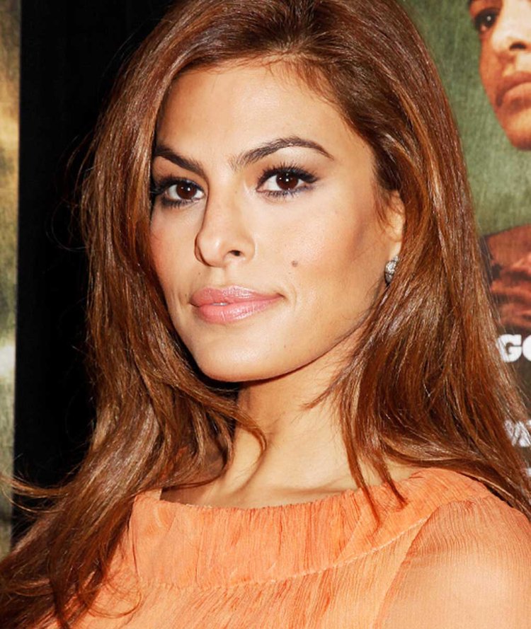 Ева Мендес родинка