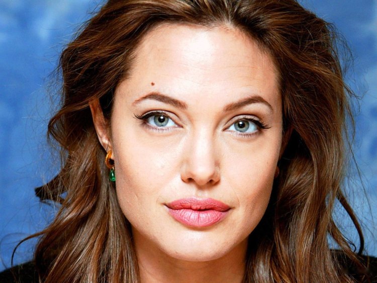 Анджелина джоли