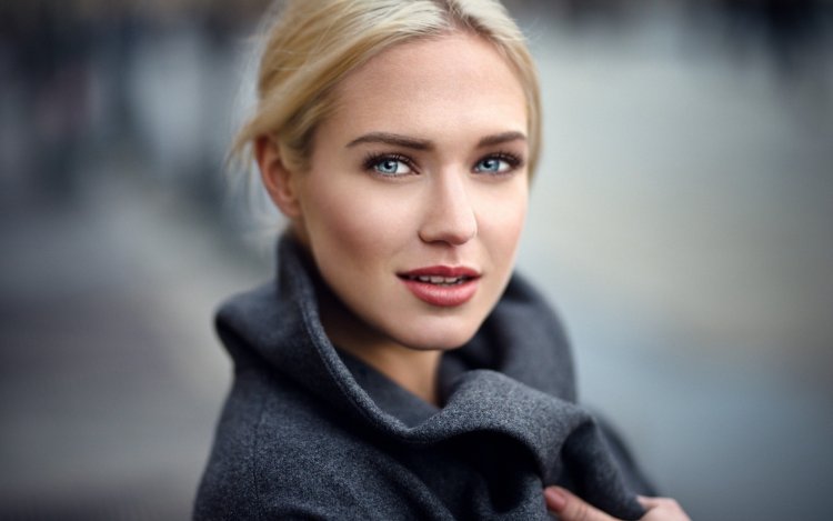 Ева Микульски модель