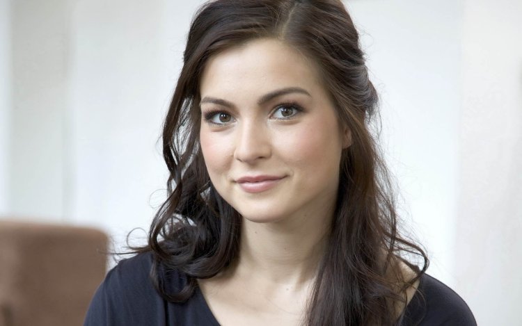 Генриетта Савернейк актриса