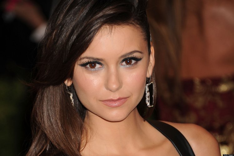 Нина Добрев Максим