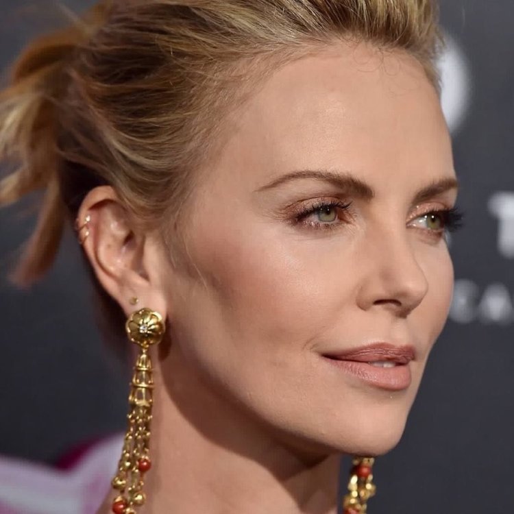 Шарлиз Терон серьги