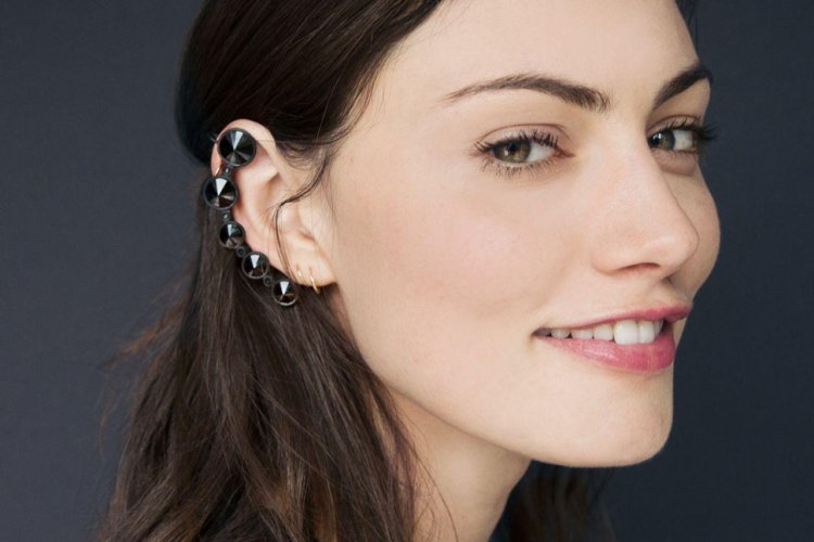 Фиби Тонкин пирсинг