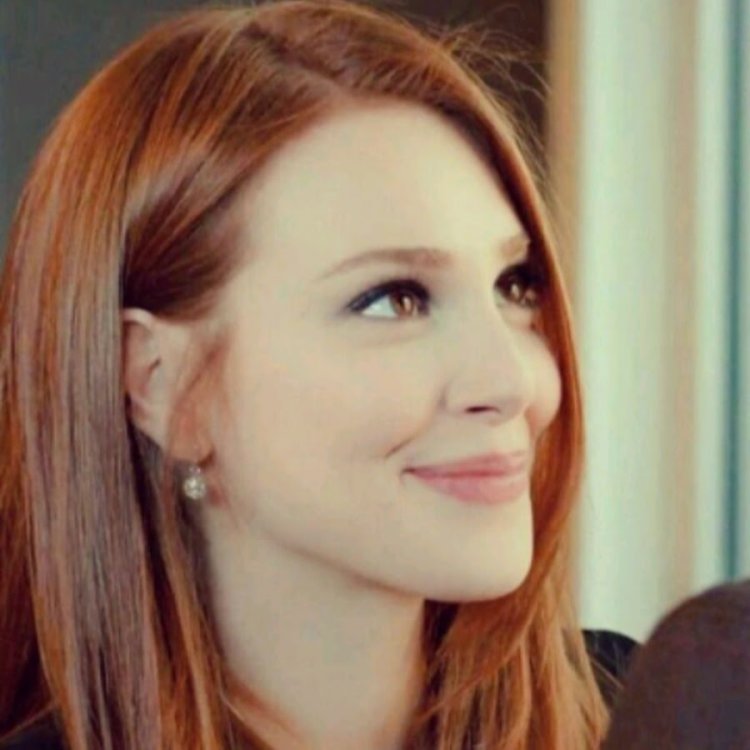 Актриса Эльчин Сангу