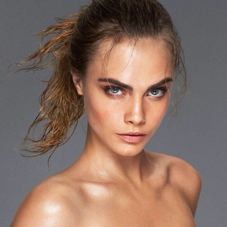 Кара Делевинь лицо