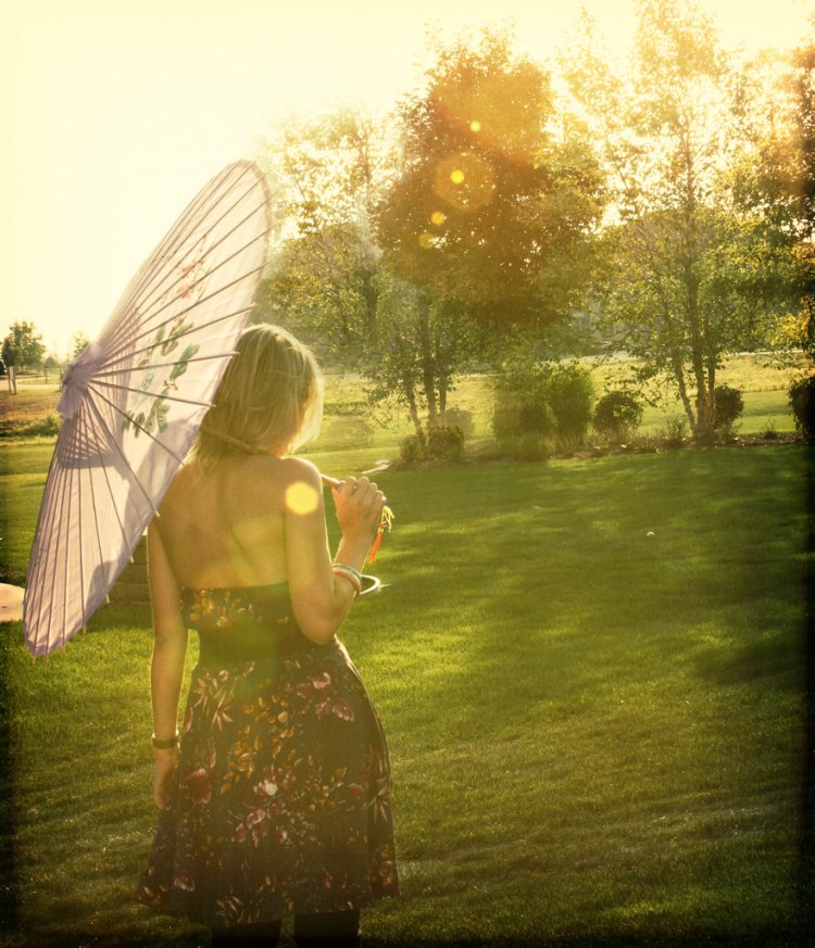 Девушка с зонтом