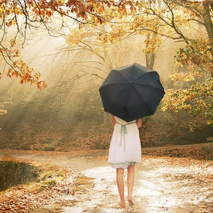 Девушка с зонтом