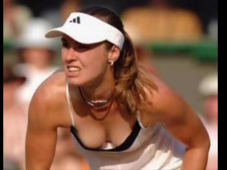 Мартина Хингис downblouse