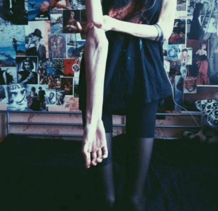 Худые руки Анорексички