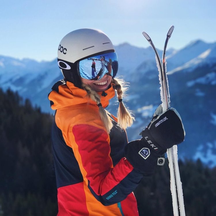 Фотосессия с горными лыжами