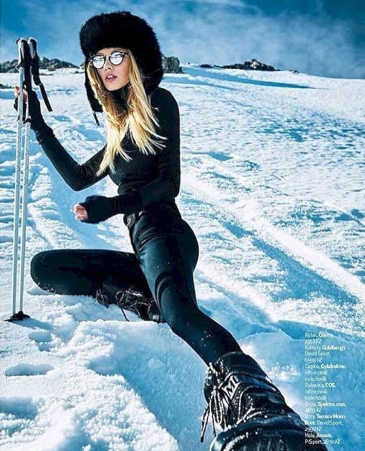 Девушка в лыжном костюме