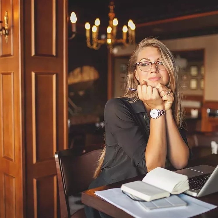 Успешная женщина бизнесвумен