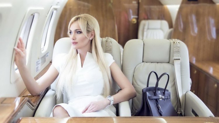 Красивая успешная женщина