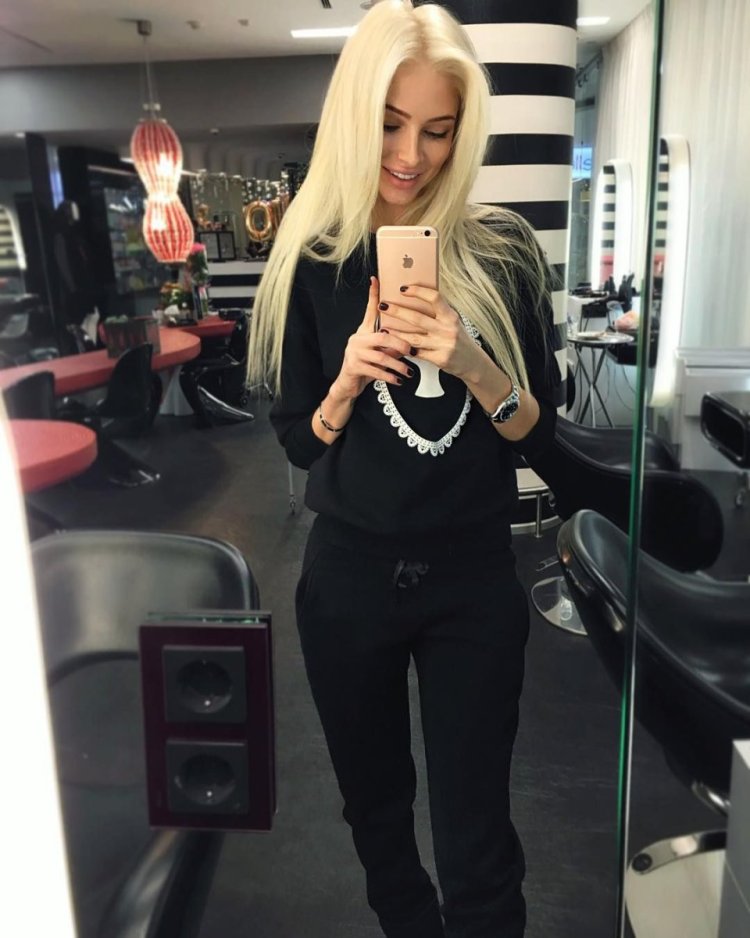 Алёна Шишкова в спортивном