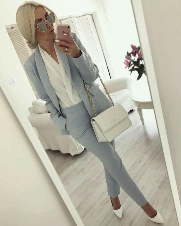 Деловой костюм женский