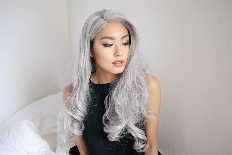 Мишель Олвера с серыми волосами