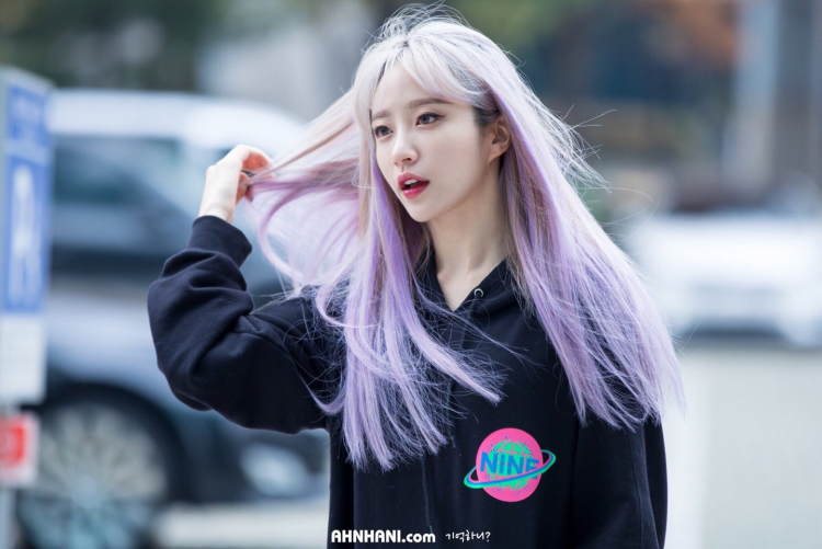 Кореянки с синими волосами