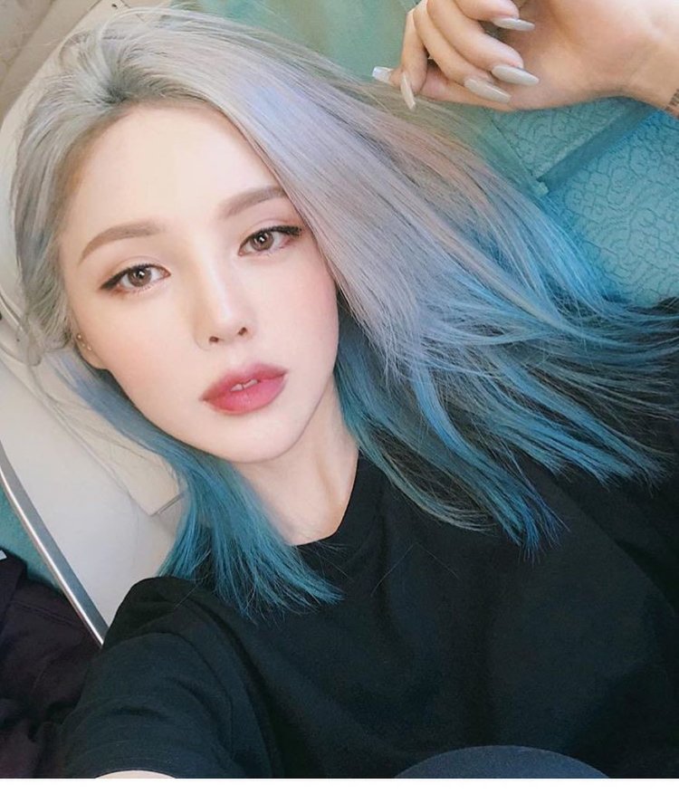 Пепельные волосы у девушек