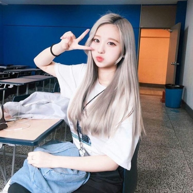 Кореянки с пепельными волосами каре