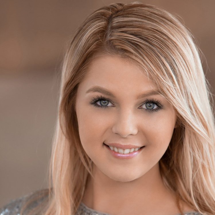 Модель Chloe Lynn