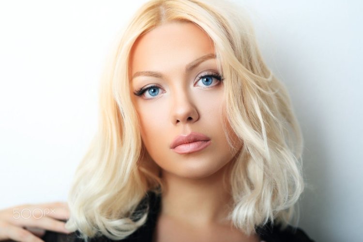 Блондинка лицо