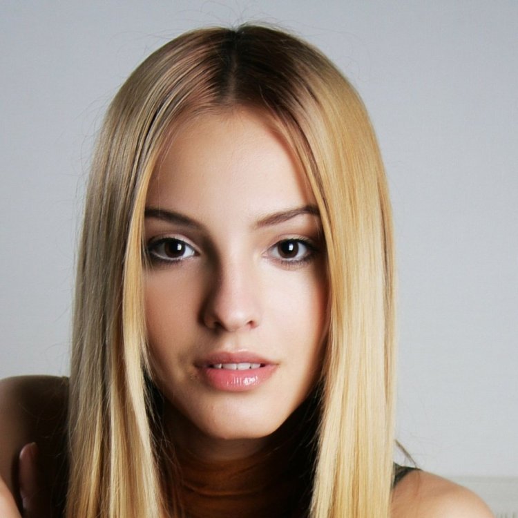 Девушка блондинка