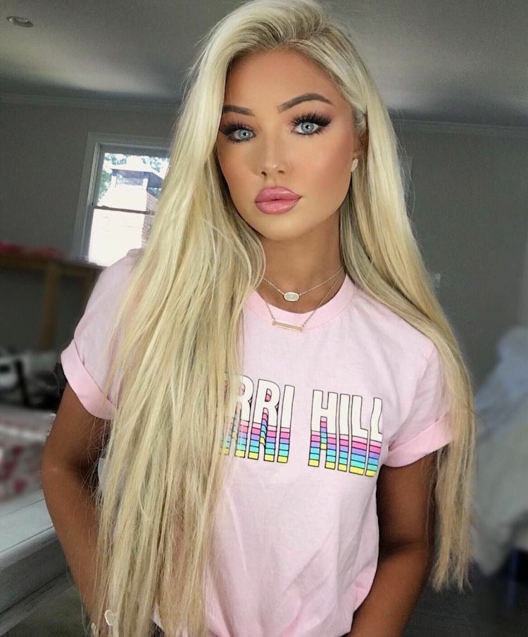 Katerina Rozmajzl губы