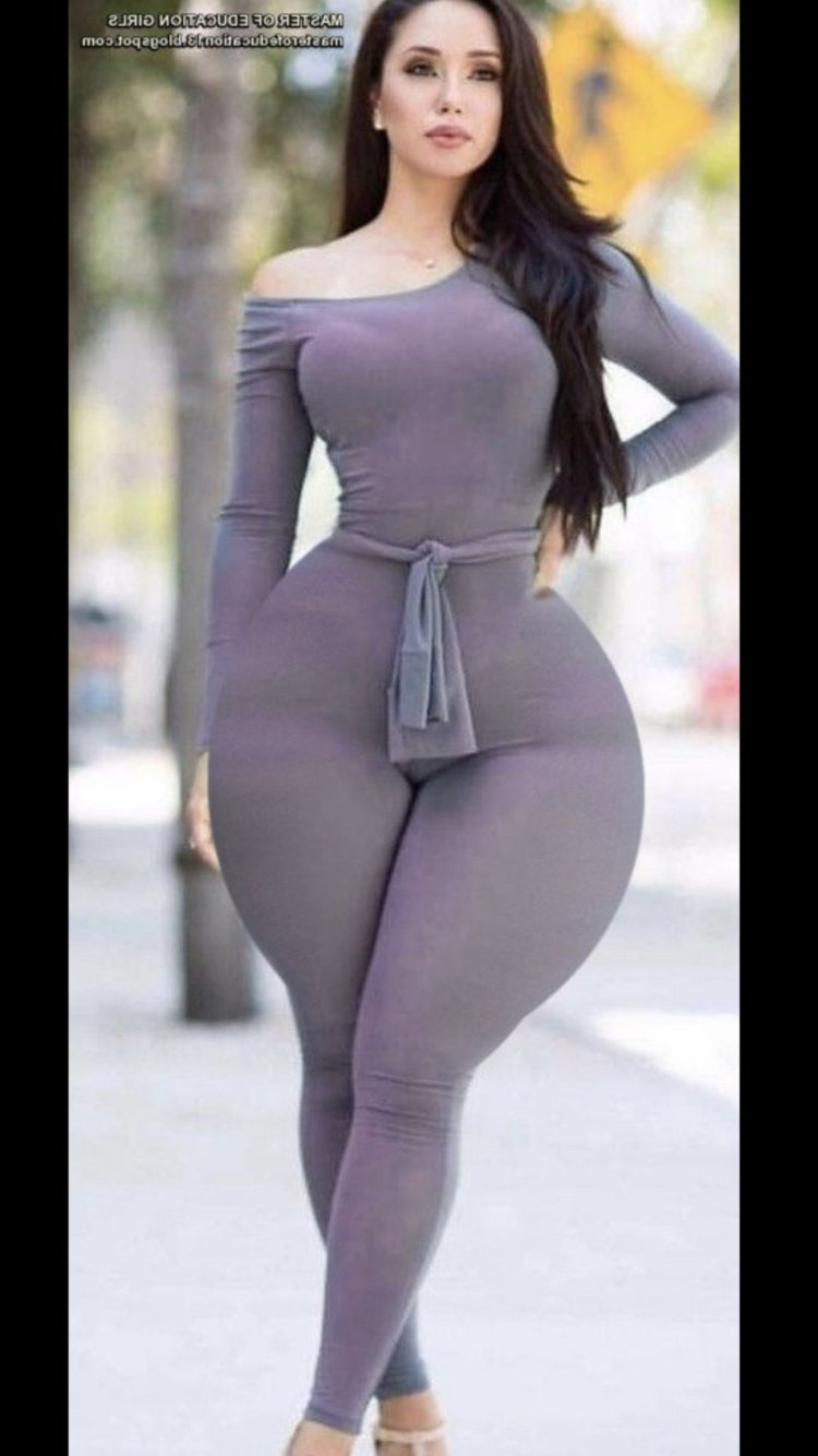 Латиноамериканки с широкими бедрами