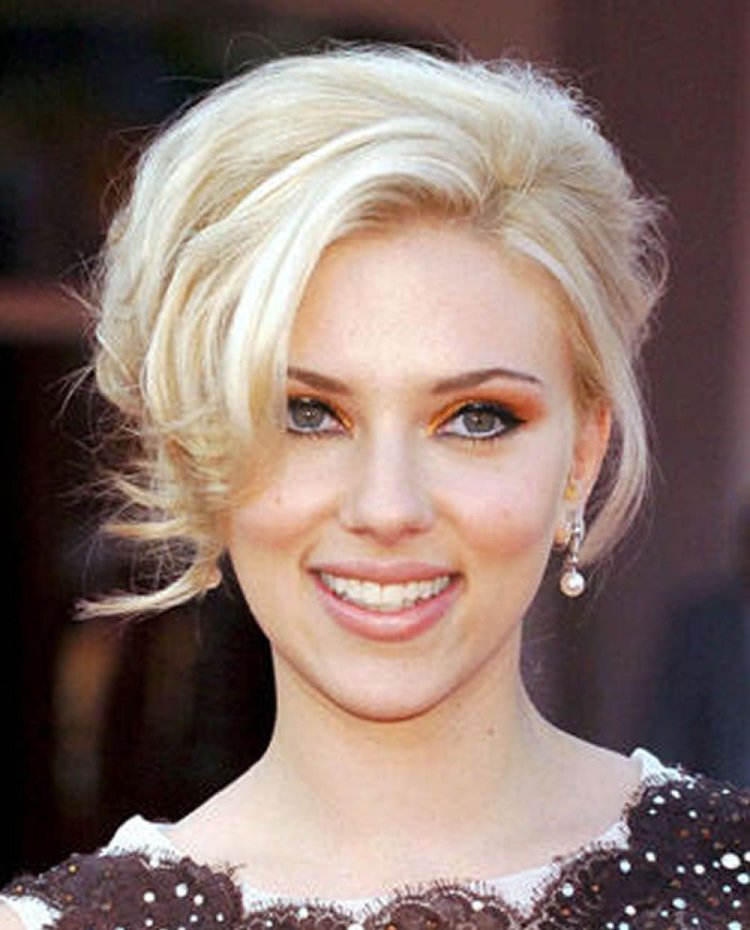 Скарлетт Йоханссон каре блонд