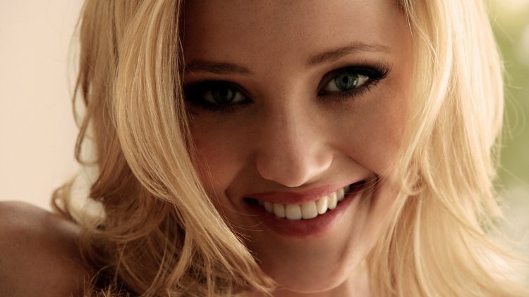 Лицо Carli Banks