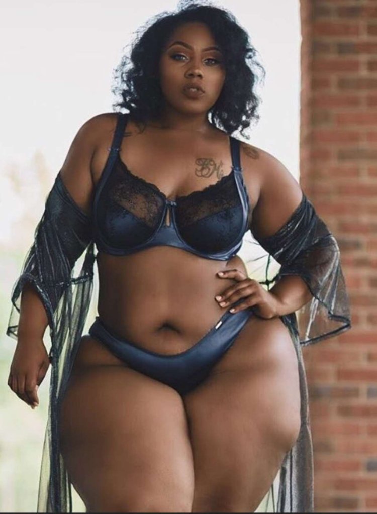 Черная пышка с большими