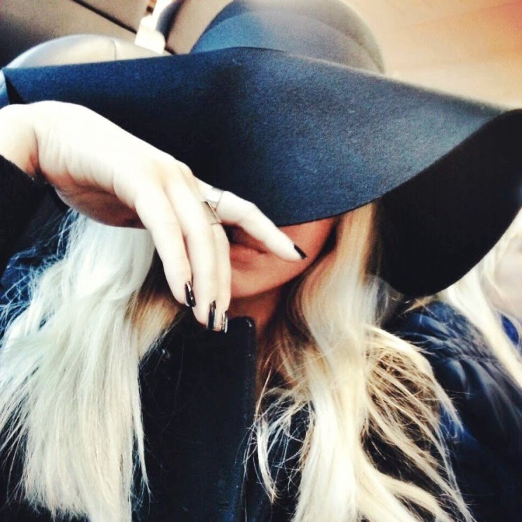 Блондинка без лица