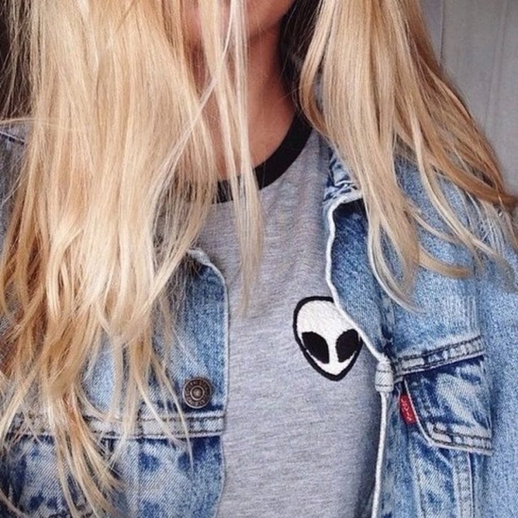 Девушка блондинка без лица