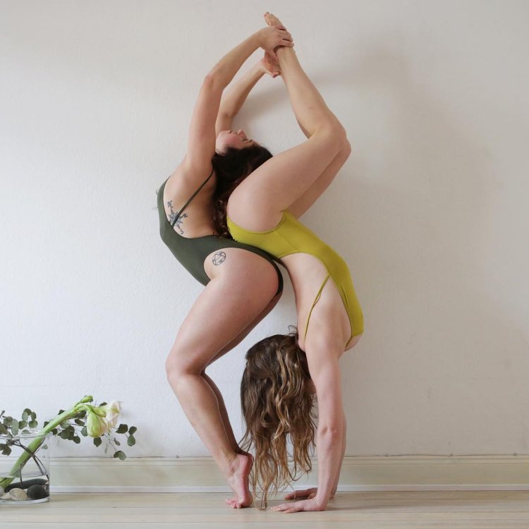 Красивые гибкие девушки