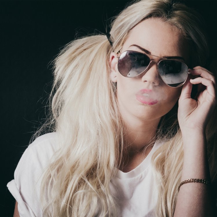 Девушка блондинка