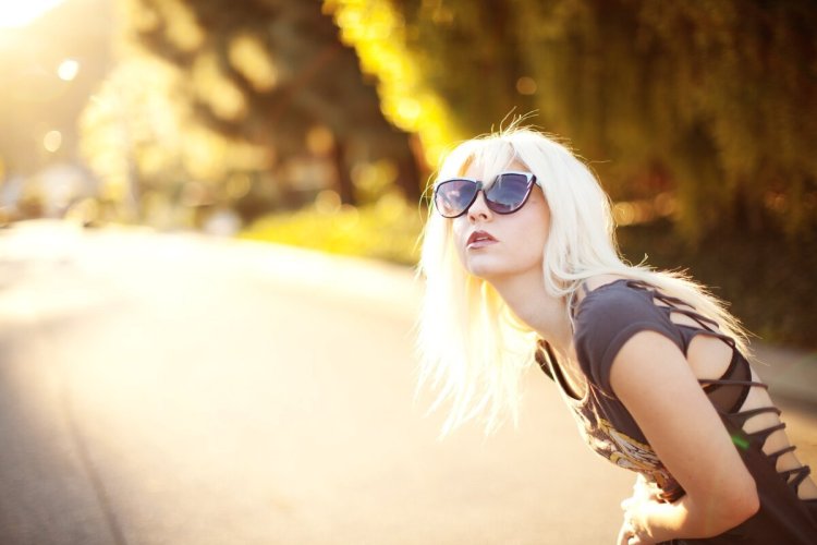 Красивые блондинки в солнечных очках