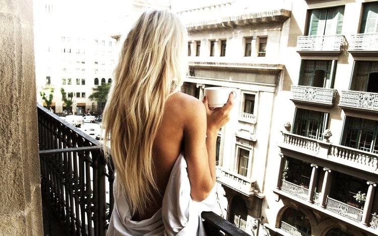 Блондинка со спины