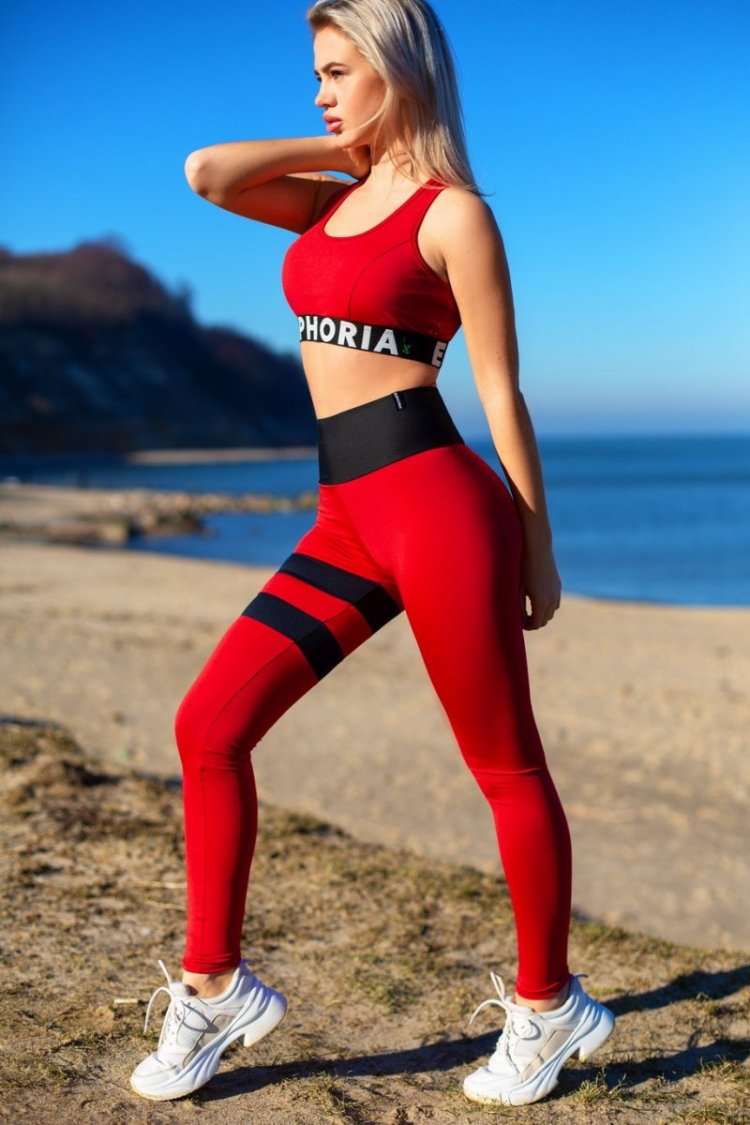 Спортивные легинсы и топ
