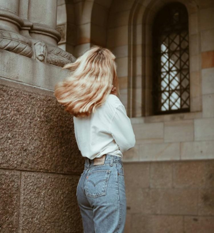 Девушка блондинка Эстетика