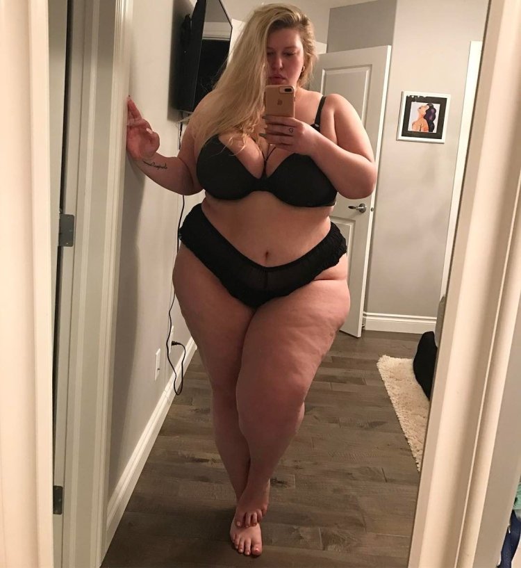 Взрослые женщины с пышными формами