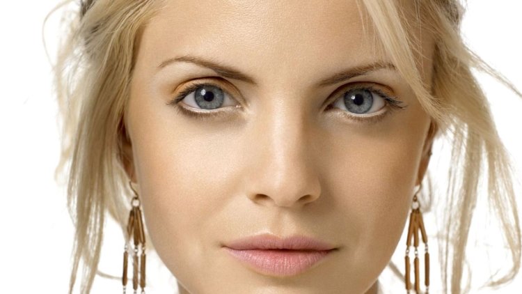 Мина Сувари