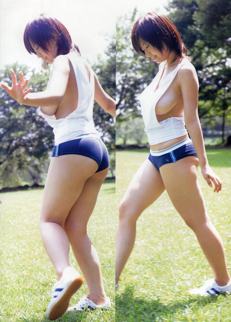 Зрелая азиатка с пышной попой