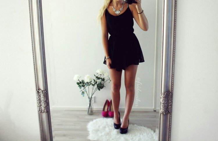 Девушка в платье без лица